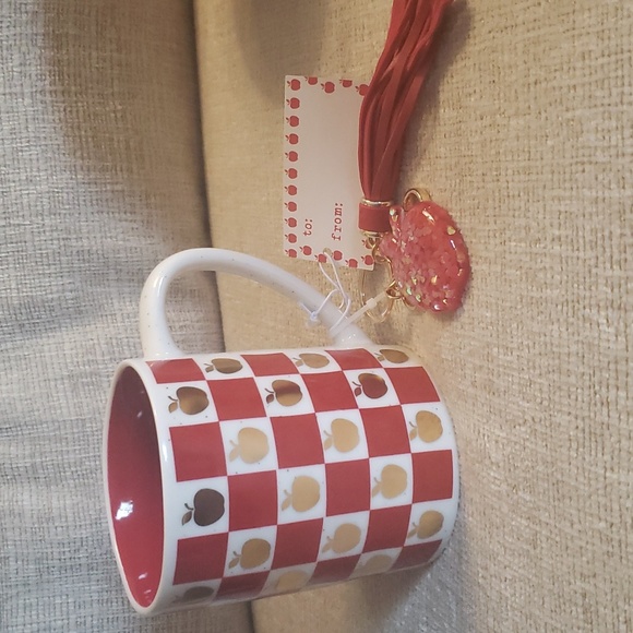 2 Coffee Mugs with 2 Keyfobs - Picture 13 of 14